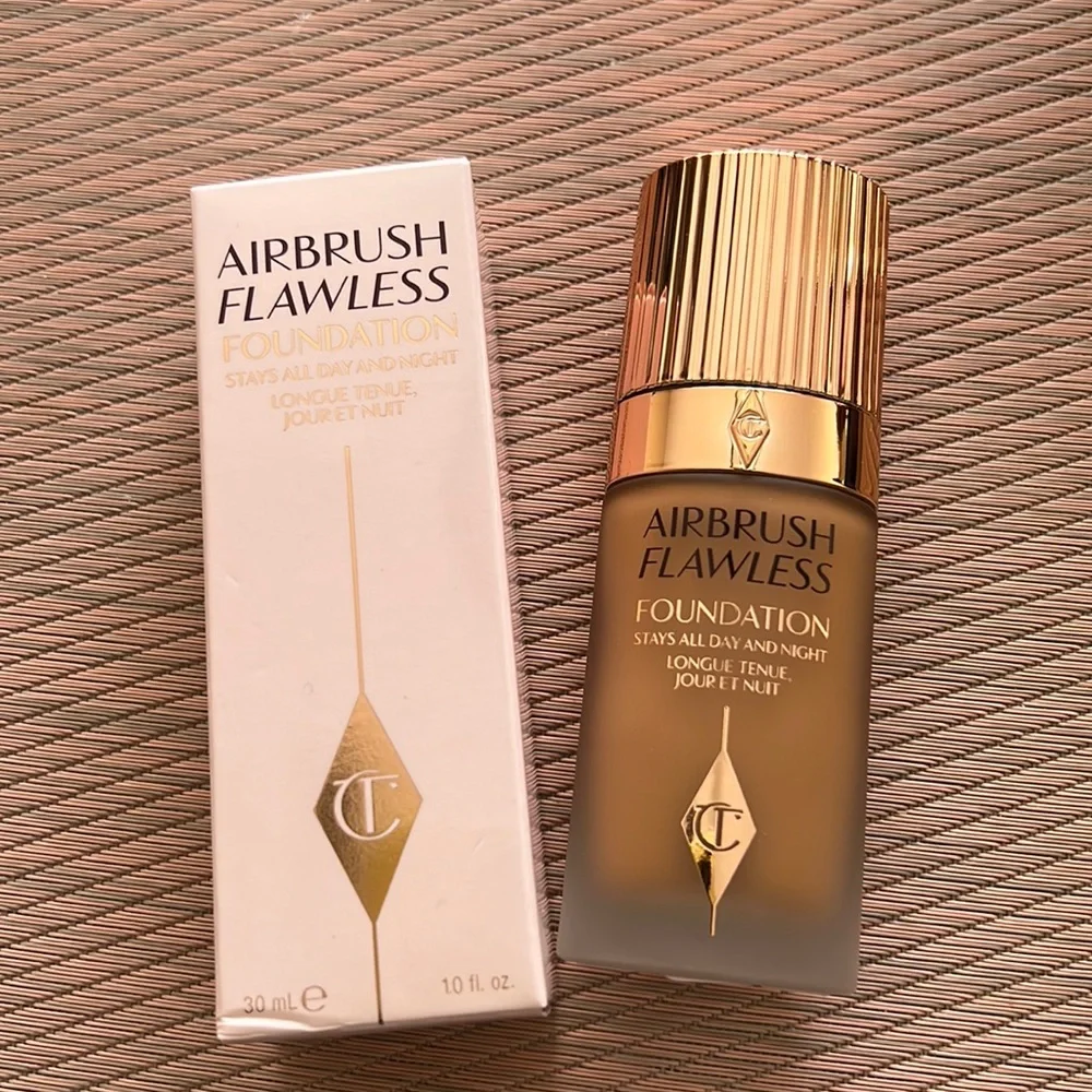 CHARLOTTE TILBURY Airbrush Flawless Foundation 11 Neutral BNIB